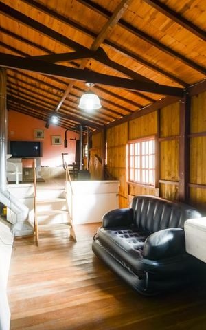 Casa à venda com 300m², 3 quartos e 5 vagas Casa à venda com 300m², 3 quartos e 5 vagasEdícula