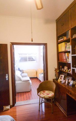 Casa à venda com 300m², 3 quartos e 5 vagas Casa à venda com 300m², 3 quartos e 5 vagasQuarto 1