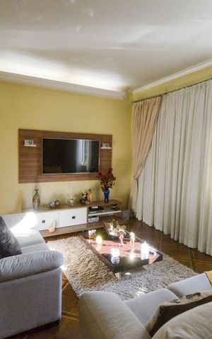 Casa à venda com 300m², 3 quartos e 5 vagas Casa à venda com 300m², 3 quartos e 5 vagasSala