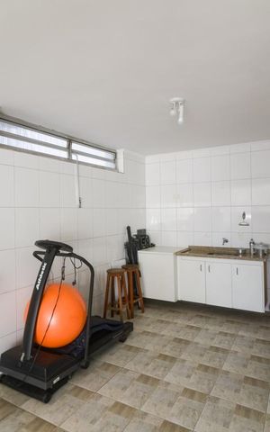 Casa à venda com 300m², 3 quartos e 5 vagas Casa à venda com 300m², 3 quartos e 5 vagasGaragem