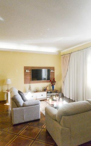 Casa à venda com 300m², 3 quartos e 5 vagas Casa à venda com 300m², 3 quartos e 5 vagasSala