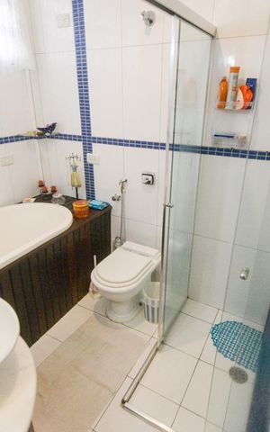 Casa à venda com 300m², 3 quartos e 5 vagas Casa à venda com 300m², 3 quartos e 5 vagasSuíte