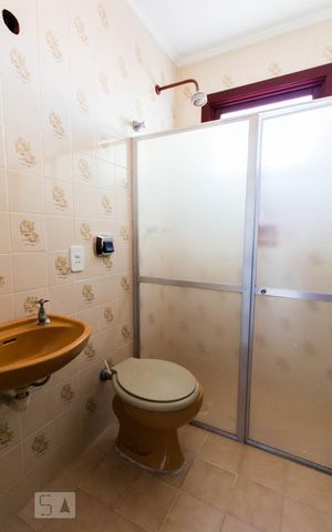 Apartamento à venda com 900m², 5 quartos e 2 vagas Apartamento à venda com 900m², 5 quartos e 2 vagasBanheiro de Serviço