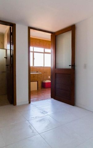 Apartamento à venda com 900m², 5 quartos e 2 vagas Apartamento à venda com 900m², 5 quartos e 2 vagasQuarto de Serviço