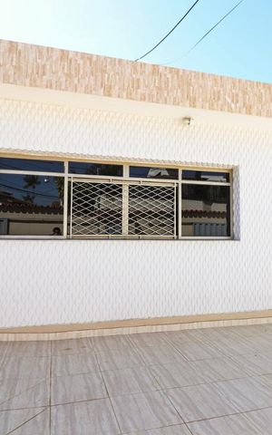 Casa para alugar com 270m², 5 quartos e 5 vagasFachada