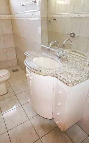 Casa para alugar com 270m², 5 quartos e 5 vagasBanheiro