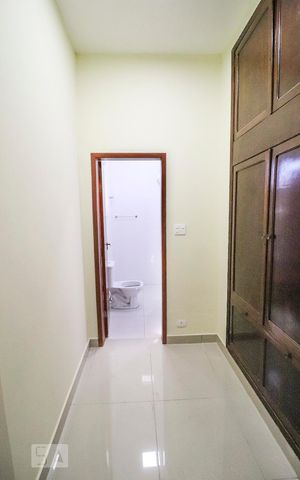 Casa para alugar com 270m², 5 quartos e 5 vagasCloset Suite 1