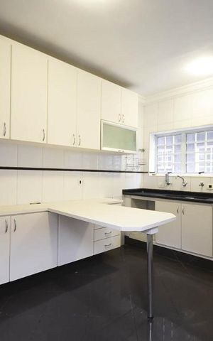 Casa à venda com 280m², 4 quartos e 4 vagas Casa à venda com 280m², 4 quartos e 4 vagasCozinha
