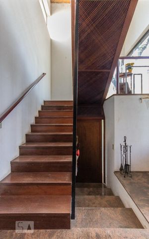 Casa para alugar com 900m², 5 quartos e 3 vagas Casa para alugar com 900m², 5 quartos e 3 vagasAcesso ao Piso Superior