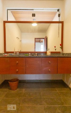 Casa para alugar com 900m², 5 quartos e 3 vagas Casa para alugar com 900m², 5 quartos e 3 vagasLavado do Piso Superior
