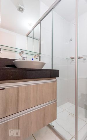 Apartamento para alugar com 54m², 2 quartos e 1 vaga Apartamento para alugar com 54m², 2 quartos e 1 vagaBanheiro social