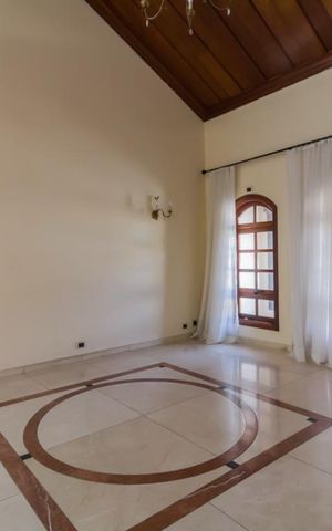 Casa à venda com 520m², 4 quartos e 4 vagas Casa à venda com 520m², 4 quartos e 4 vagasSala