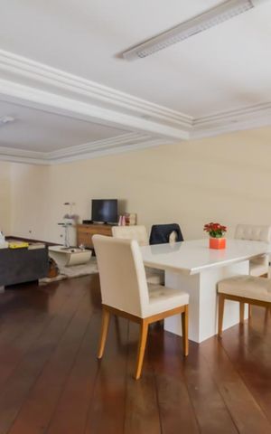 Casa à venda com 520m², 4 quartos e 4 vagas Casa à venda com 520m², 4 quartos e 4 vagasSala