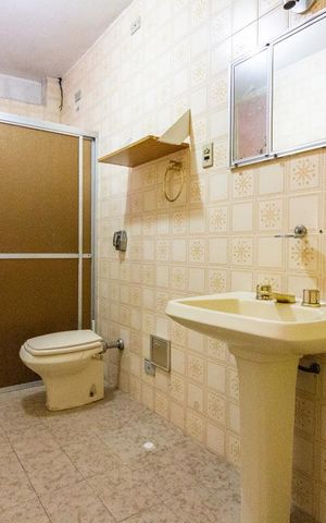 Casa à venda com 150m², 3 quartos e 3 vagas Casa à venda com 150m², 3 quartos e 3 vagasBanheiro Social