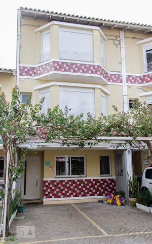 Casa de condomínio à venda com 150m², 3 quartos e 2 vagas Casa de condomínio à venda com 150m², 3 quartos e 2 vagasFachada casa