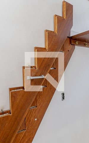 Casa de condomínio para alugar com 70m², 2 quartos e 1 vaga Casa de condomínio para alugar com 70m², 2 quartos e 1 vagaEscadas