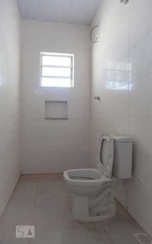 Casa para alugar com 55m², 2 quartos e 1 vaga Casa para alugar com 55m², 2 quartos e 1 vagaBanheiro