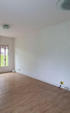 Casa à venda com 180m², 3 quartos e 2 vagasSala