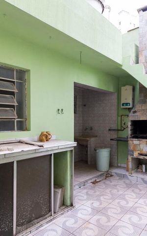 Casa à venda com 180m², 3 quartos e 2 vagasQuintal com Churrasqueira