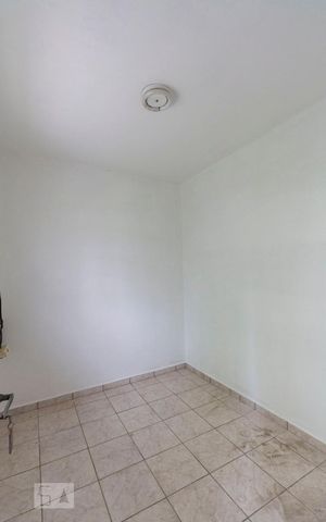 Casa à venda com 180m², 3 quartos e 2 vagasQuarto de Serviço