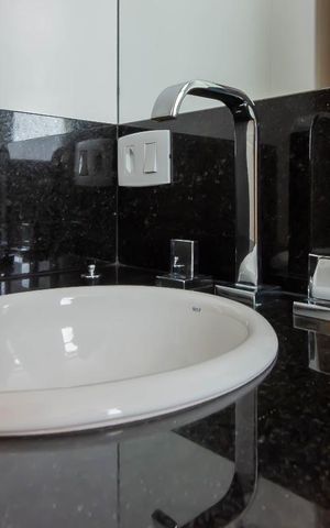 Apartamento para alugar com 172m², 4 quartos e 3 vagas Apartamento para alugar com 172m², 4 quartos e 3 vagasTorneira Banheiro Quarto 1 Suíte