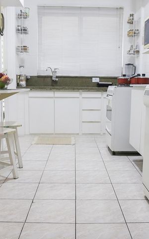 Apartamento à venda com 170m², 4 quartos e sem vaga Apartamento à venda com 170m², 4 quartos e sem vagaCozinha