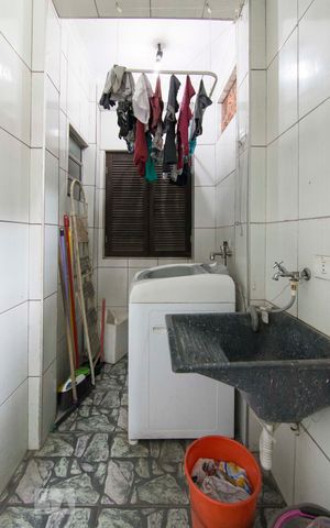 Casa à venda com 350m², 4 quartos e 1 vagaLavanderia