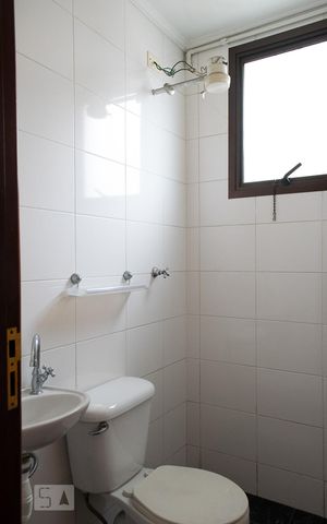 Apartamento à venda com 250m², 5 quartos e 4 vagas Apartamento à venda com 250m², 5 quartos e 4 vagasBANHEIRO SERVIÇO