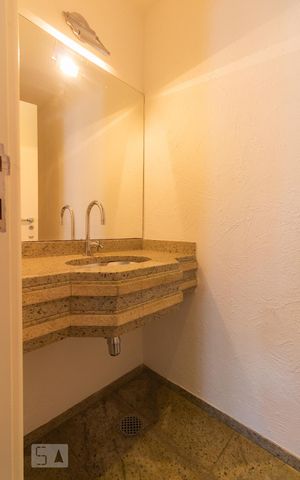 Apartamento à venda com 240m², 3 quartos e 3 vagas Apartamento à venda com 240m², 3 quartos e 3 vagasLavabo