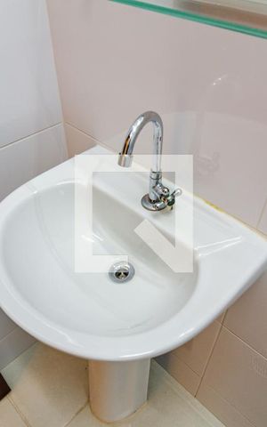 Apartamento para alugar com 42m², 1 quarto e sem vaga Apartamento para alugar com 42m², 1 quarto e sem vagaBanheiro Social