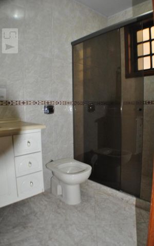 Casa de condomínio à venda com 220m², 4 quartos e sem vagaBanheiro do Quarto 1