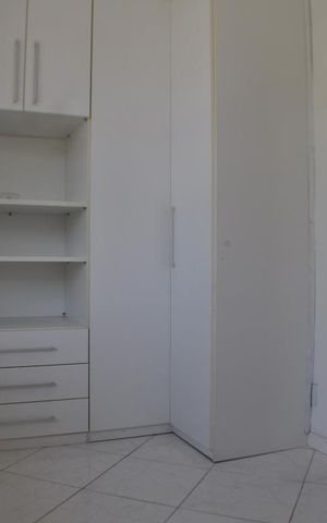 Casa de condomínio à venda com 220m², 4 quartos e sem vagaquarto 2