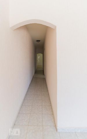 Casa para alugar com 120m², 2 quartos e 1 vaga Casa para alugar com 120m², 2 quartos e 1 vagaCorredor