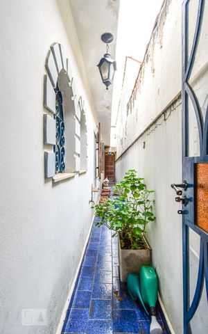 Casa à venda com 198m², 3 quartos e 2 vagasCorredor Lateral