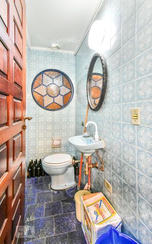 Casa à venda com 198m², 3 quartos e 2 vagasGaragem - Banheiro