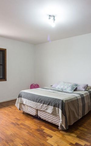 Casa à venda com 197m², 4 quartos e 2 vagasSuite