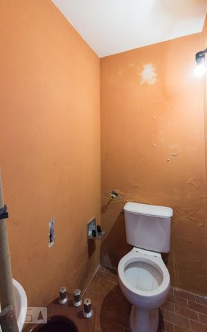 Casa à venda com 197m², 4 quartos e 2 vagasBanheiro de Serviço
