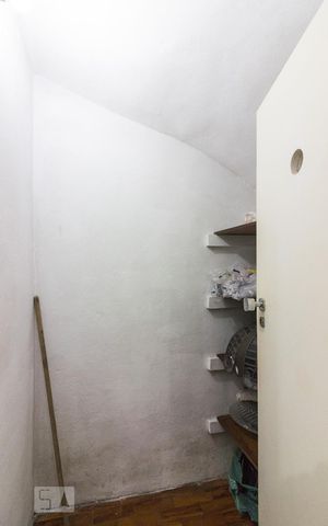 Casa à venda com 197m², 4 quartos e 2 vagasCloset
