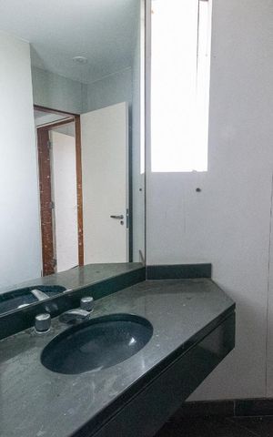 Apartamento à venda com 332m², 5 quartos e 3 vagas Apartamento à venda com 332m², 5 quartos e 3 vagasBanheiro 2