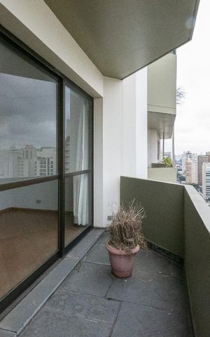 Apartamento à venda com 332m², 5 quartos e 3 vagas Apartamento à venda com 332m², 5 quartos e 3 vagasVaranda