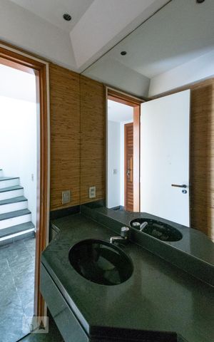 Apartamento à venda com 332m², 5 quartos e 3 vagas Apartamento à venda com 332m², 5 quartos e 3 vagasBanheiro 3