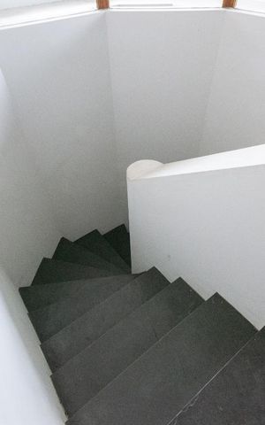 Apartamento à venda com 332m², 5 quartos e 3 vagas Apartamento à venda com 332m², 5 quartos e 3 vagasEscada