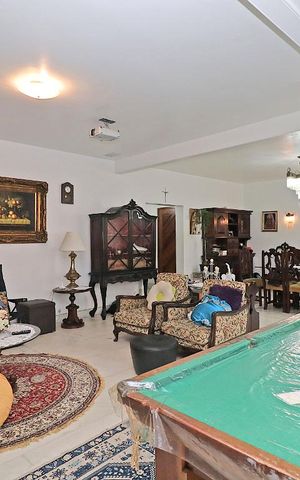 Apartamento à venda com 200m², 3 quartos e 1 vaga Apartamento à venda com 200m², 3 quartos e 1 vagaSala.