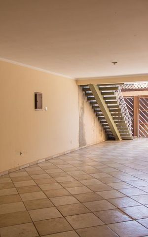 Casa para alugar com 252m², 3 quartos e 6 vagas Casa para alugar com 252m², 3 quartos e 6 vagasGaragem