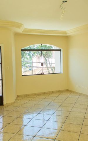 Casa para alugar com 252m², 3 quartos e 6 vagas Casa para alugar com 252m², 3 quartos e 6 vagasSala