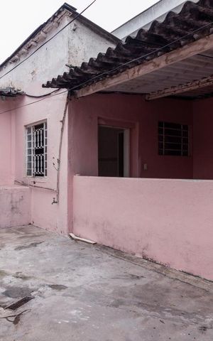 Casa à venda com 249m², 2 quartos e 2 vagasFundos