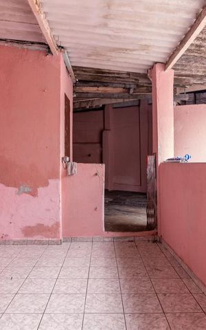 Casa à venda com 249m², 2 quartos e 2 vagasFundos