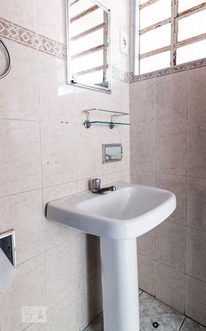 Casa à venda com 249m², 2 quartos e 2 vagasBanheiro