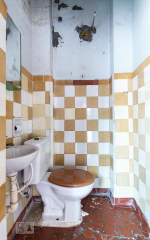 Casa à venda com 249m², 2 quartos e 2 vagasBanheiro de Serviço