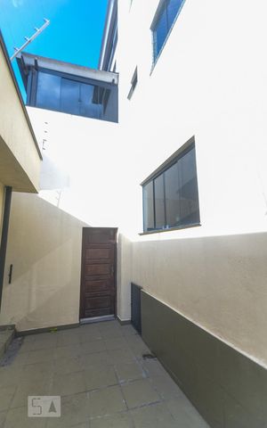 Casa à venda com 400m², 3 quartos e 4 vagas Casa à venda com 400m², 3 quartos e 4 vagasQuintal
